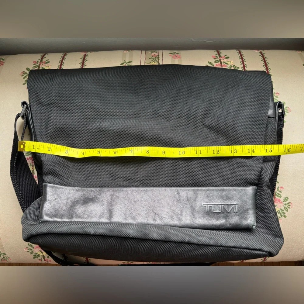 TUMI Messenger Leather Trim Flap Crossbody Laptop Shoulder Nylon 4367D3 Bag